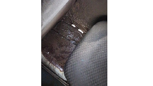 Не дышите на него, пока он ездит: жителей Новочеркасска расстроило состояние автобуса