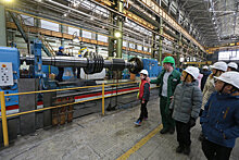 Уральских школьников будут водить на экскурсии по заводам весь апрель