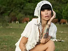 Айза-Лилуна Ай честно высказалась об использовании мата