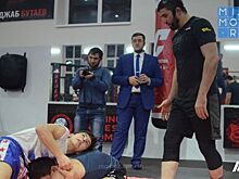 Боец UFC Рустам Хабилов и чемпион мира по футболу Тимур Алиев встретились с молодежью Хасавюрта