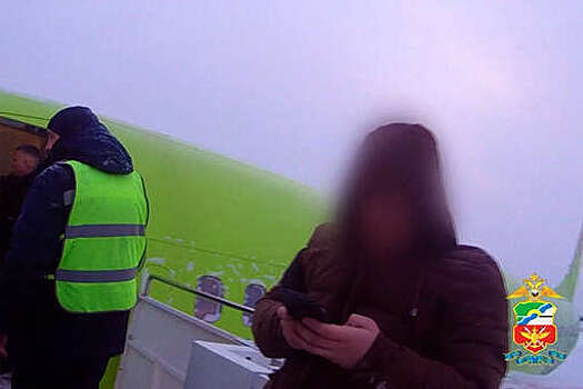 В аэропорту Томска задержали мужчину, кидавшегося яблоками в пассажиров