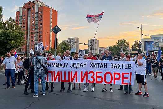Корреспондент "РГ" оказался в эпицентре балканской "цветной революции"