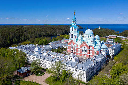 Патриарх Кирилл: в России насчитывается 962 монастыря