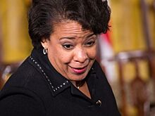 Трамп обвинил экс-генпрокурора США в незаконной защите Хиллари Клинтон