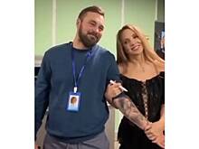 МакSим встретилась со сделавшим татуировку с ее портретом фанатом