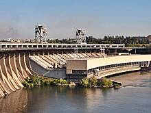 Движение в районе ДнепроГЭС перекрыли из-за взрывов в Запорожье