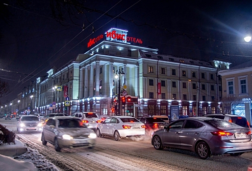 Пешком быстрее: Омск встал в 10-балльных предновогодних пробках