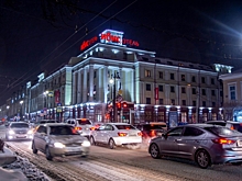 Пешком быстрее: Омск встал в 10-балльных предновогодних пробках