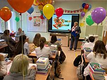 Учеников школы №1392 в Десеновском поздравили с Днем знаний