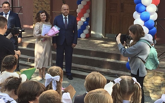 Депутаты Рязанской облдумы поздравили школьников с 1 сентября