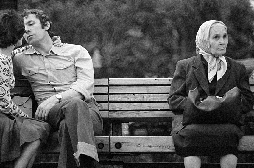 Бабушка и свидание на Гоголевском бульваре. Разный возраст, 1979 год