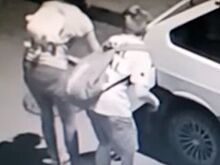 В Сети обсуждают видео с подростками, попытавшимися поджечь машину в Керчи