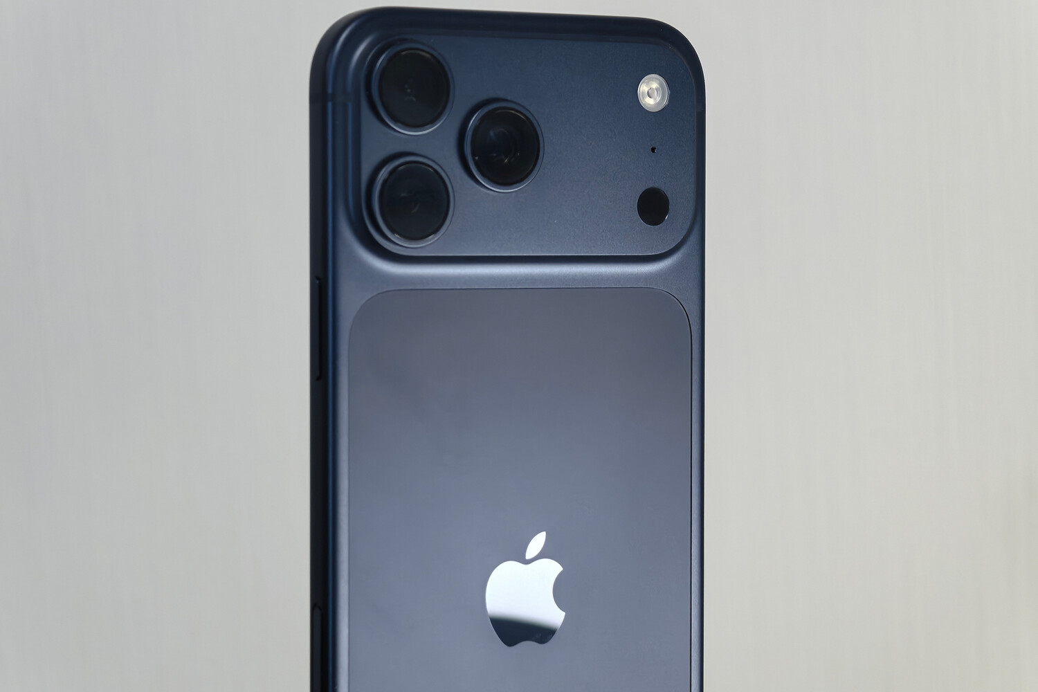 В России рекордно подешевел iPhone 17 Pro Max