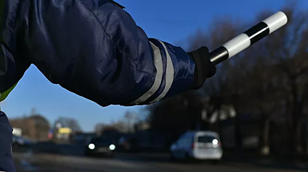 В Красноярске инспекторы ДПС задержали нетрезвого таксиста с пассажиром в салоне