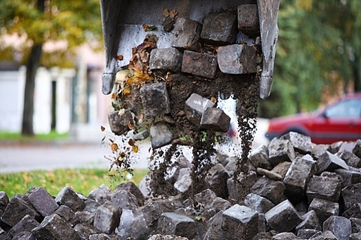 С Павлика Морозова окончательно убирают брусчатку