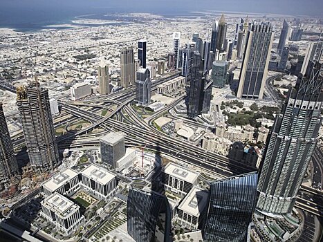 В Дубае толпа обнаженных моделей устроила фотосессию на балконе