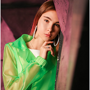 Певица Alexandra снимет яркий тинейджерский клип «Дикая кошка»