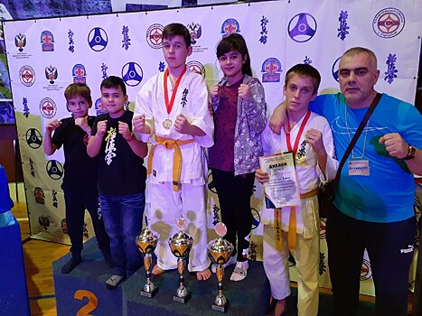 Три юных нижегородца победили в межрегиональном турнире по каратэ