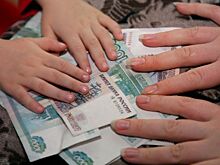 Еще два работника стройфирмы забрались на башенный кран из-за невыплаты зарплаты