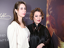 Актриса Ольга Тумайкина появилась на премьере фильма с 16-летней дочкой