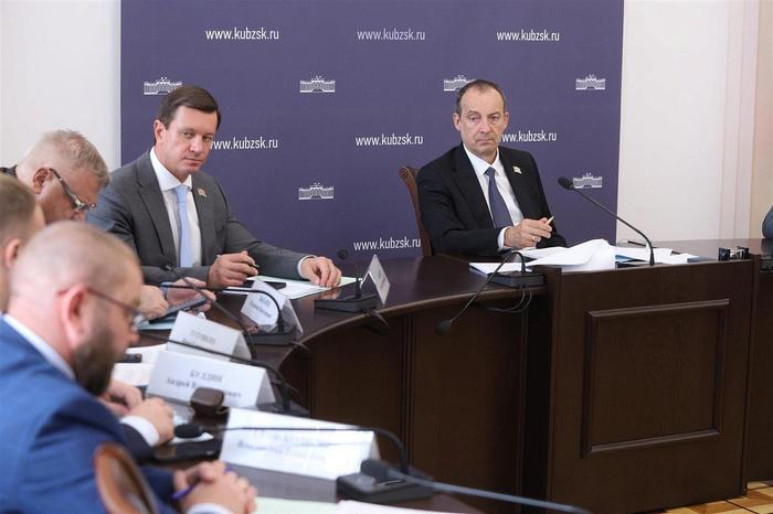 В краевом парламенте состоялось очередное заседание рабочей группы по мерам поддержки участников СВО