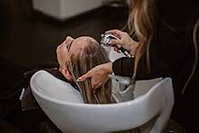 Российский парикмахер раскрыла оптимальную частоту мытья головы