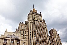МИД: РФ прорабатывает ответные меры на санкции США