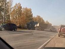 На Победиловском тракте произошло массовое ДТП с грузовиком