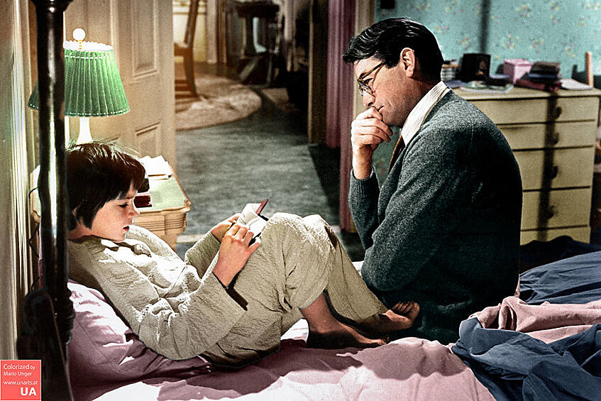 Мэри Бадхам и Грегори Пек в фильме "Убить пересмешника" (1962)