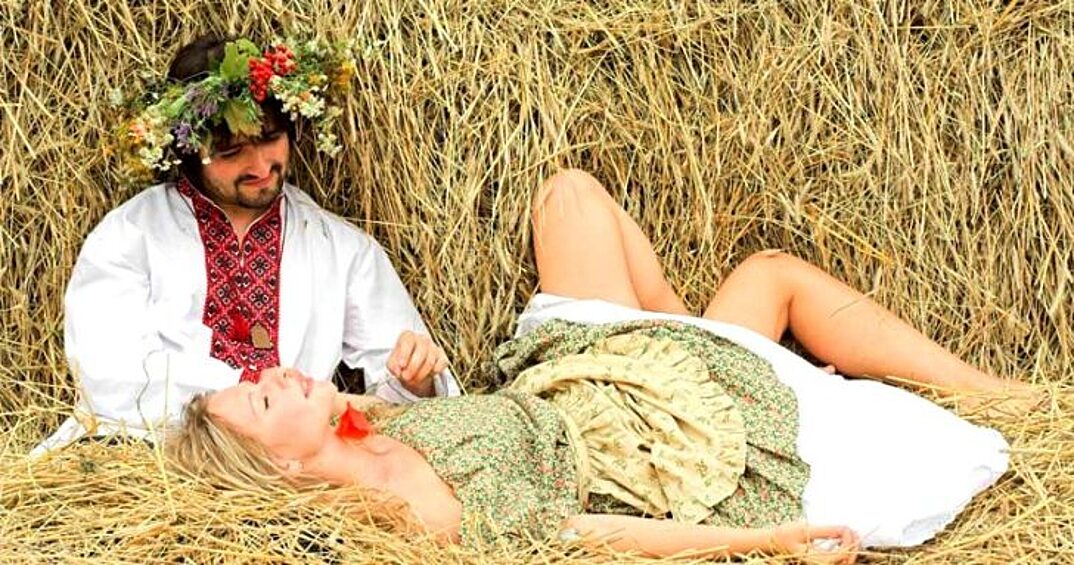 Для уединения в теплое время года использовались сеновалы, которые сейчас многие воспринимают как прекрасную деревенскую романтику. 