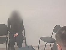 СК опубликовал кадры с напавшей на сверстницу в школе под Красноярском