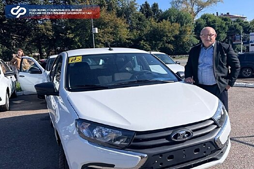 Жителям Башкирии вручили ключи от новых  Lada Granta