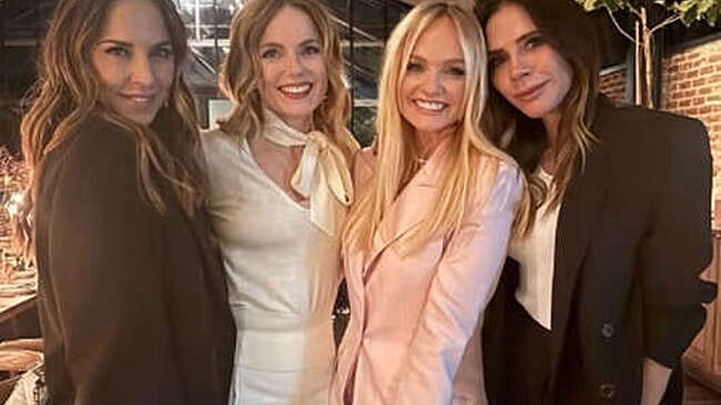 Дизайнер Бекхэм встретилась с участницами Spice Girls после ссоры с сыном