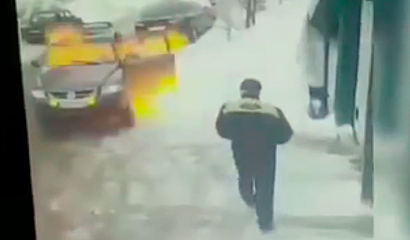 Машина с водителем внутри взорвалась в Татарстане: видео