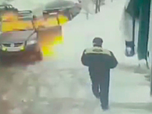 Машина с водителем внутри взорвалась в Татарстане: видео