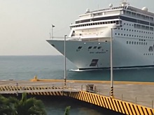 Столкновение круизного лайнера с пирсом в Гондурасе попало на видео