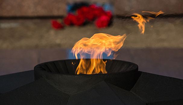 В РФ школьники пожарили шашлык на Вечном огне