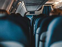 Бортпроводникам стало плохо из-за странного запаха на борту самолета