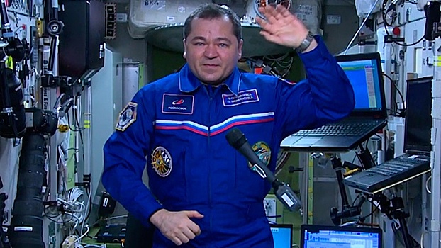 Космическое поздравление: россиянин Скрипочка поздравил мужчин с 23 февраля с борта МКС