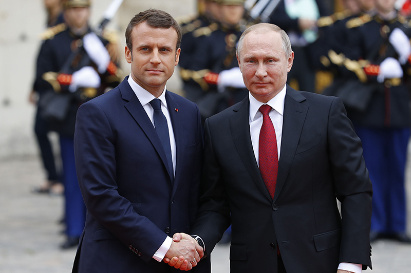 В России назвали условие для диалога Путина и Макрона