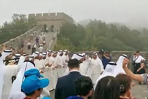 Жители ОАЭ станцевали на Великой Китайской стене (Видео)