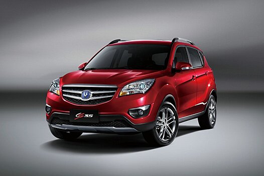 Китайский кросс Changan CS35 сбросил в цене порядка 100 тыс. рублей