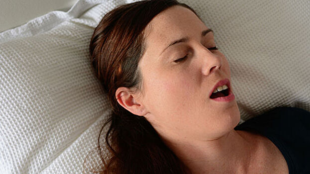 Ученые рассказали об особенностях женского храпа