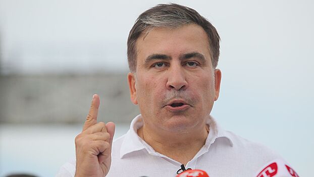 Саакашвили поприветствовал сторонников из окна камеры