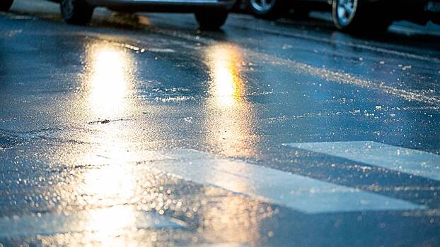 Вологодских водителей просят быть внимательнее на дорогах во время заморозков 