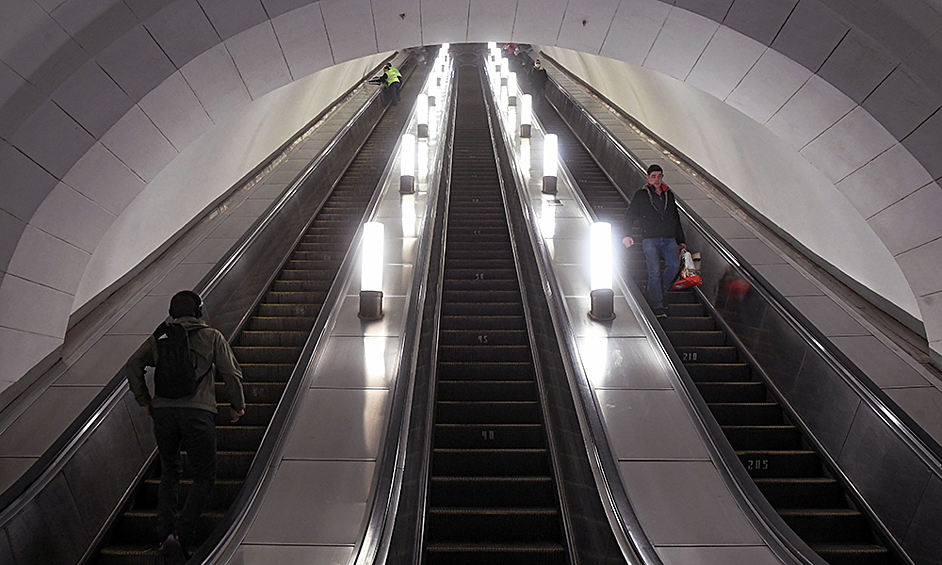 Сегодня метро Москвы практически опустело. 