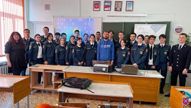 Сотрудники полиции и общественники провели уроки по профилактике дистанционного мошенничества с волгоградскими школьниками