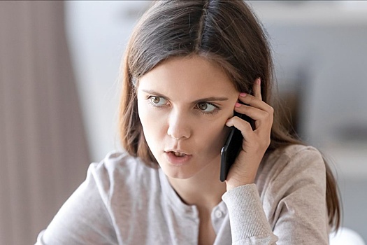 Мошенники придумали схему обмана со звонками из службы доставки и Роскомнадзора