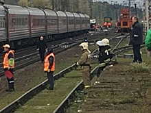 Легковушка и поезд столкнулись в Смоленской области, пострадал один человек