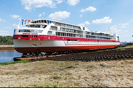 Новый круизный лайнер «Николай Жарков» спустили на воду в Нижнем Новгороде